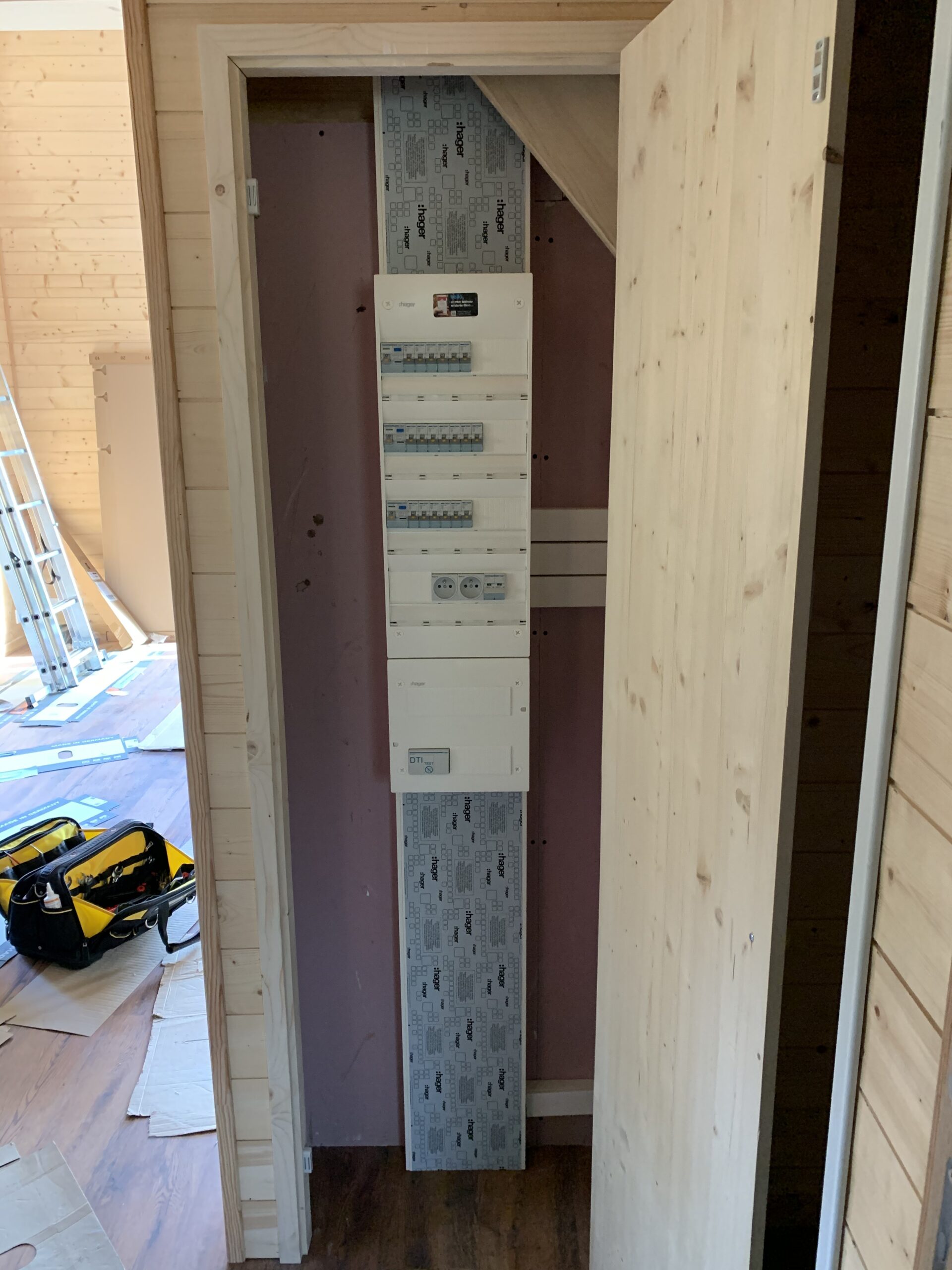 62256980833–B4D1FF69-27D4-45EF-AC5E-56D51DE34933