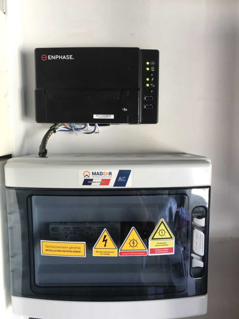 Céléco Énergie Illumine Biscarrosse : Une Installation Solaire de 3 kW avec Panneaux Sunpower et Micro-Onduleurs Enphase